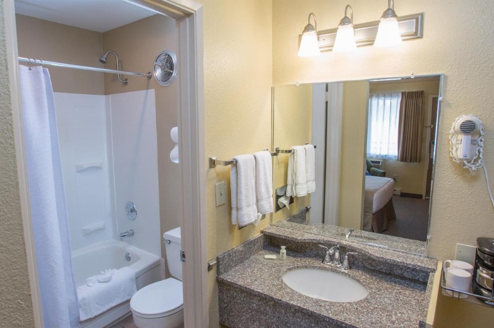 The Dalles Inn Image 6